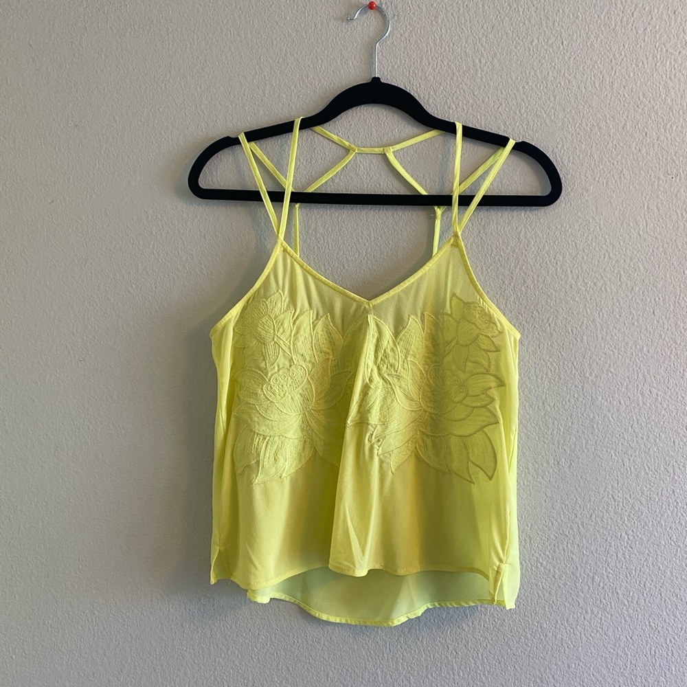 🔴 3/$30 Lush yellow strappy top
